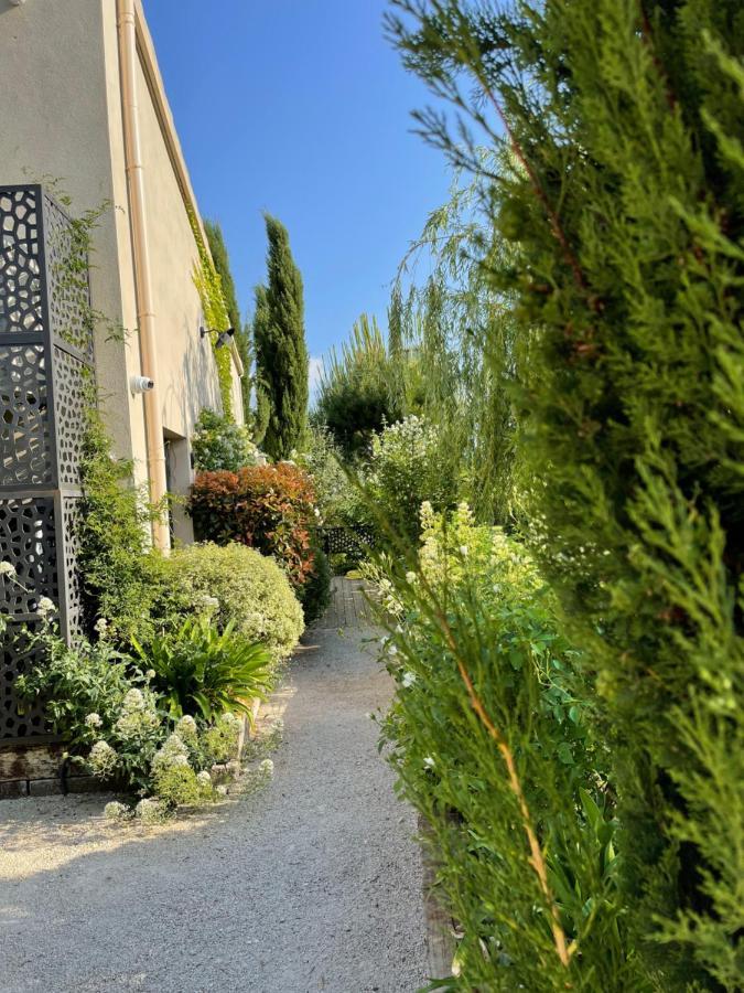 La Maison Des Lonnes Châteaurenard Exterior foto
